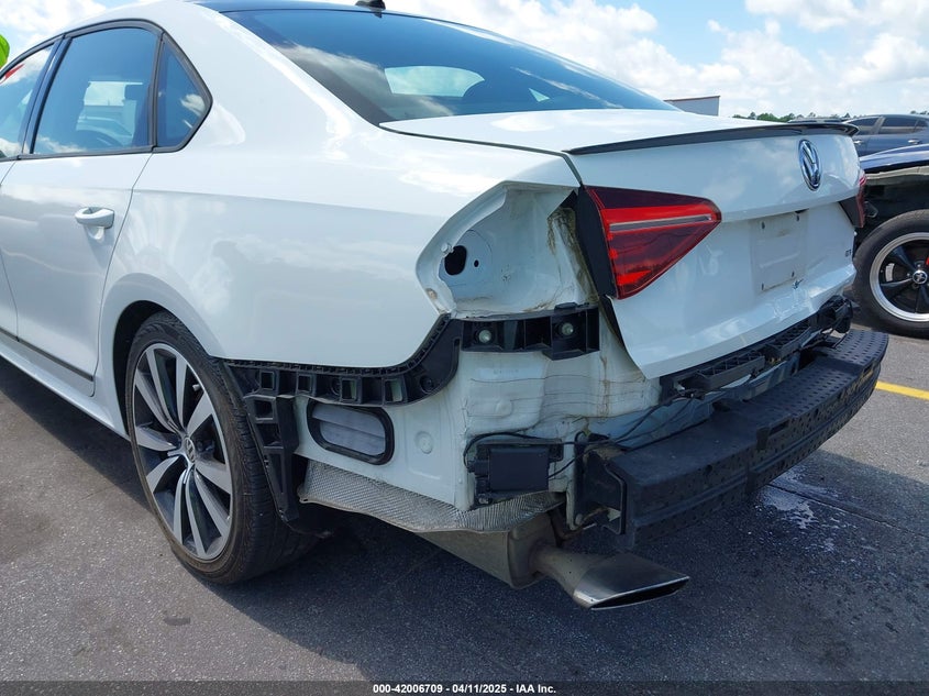 2018 VOLKSWAGEN PASSAT 3.6L V6 GT - 1VWJM7A36JC024603
