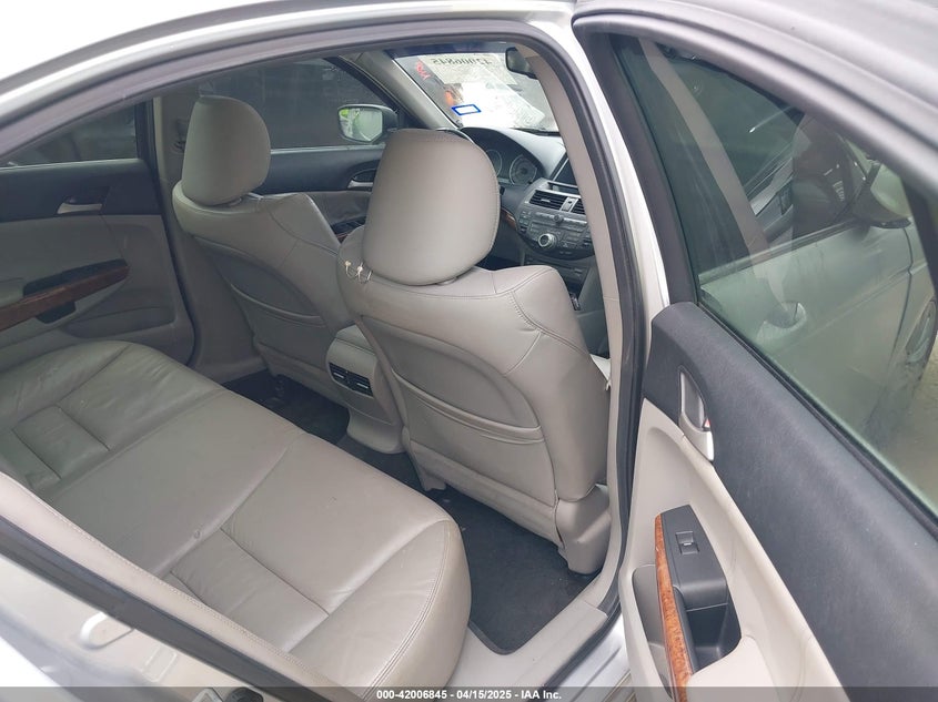 2011 HONDA ACCORD VIN: 1HGCP2F87BA064942
