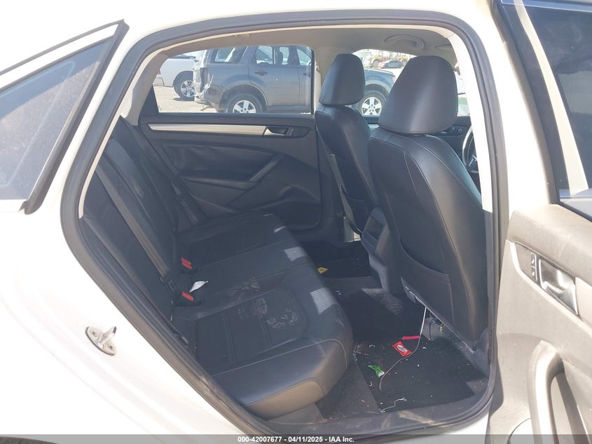 2015 VOLKSWAGEN PASSAT VIN: 1VWAT7A34FC085880