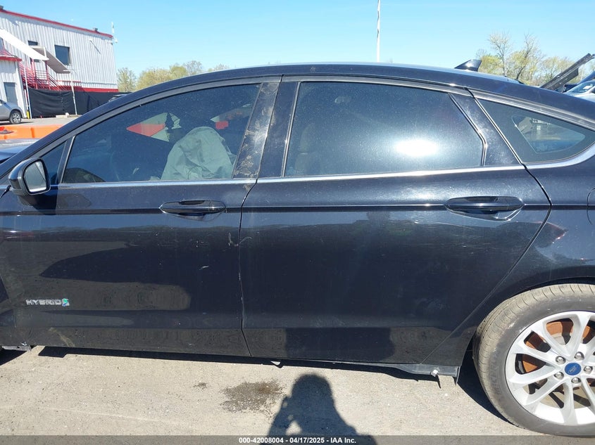 VIN 3FA6P0LU2KR240874 2019 FORD FUSION HYBRID SE