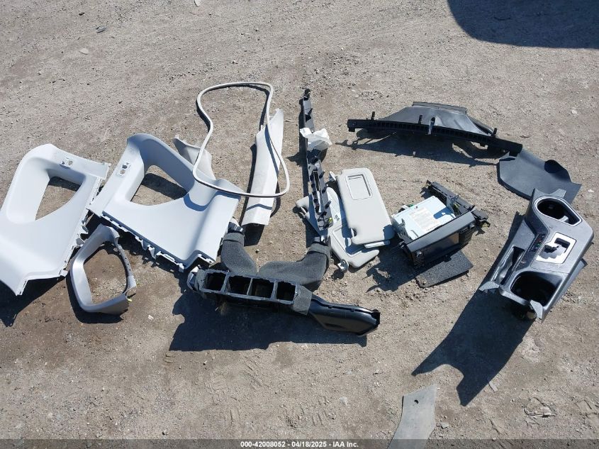 2018 Toyota Rav4 Xle VIN: 2T3RFREV8JW780311 Lot: 42008052