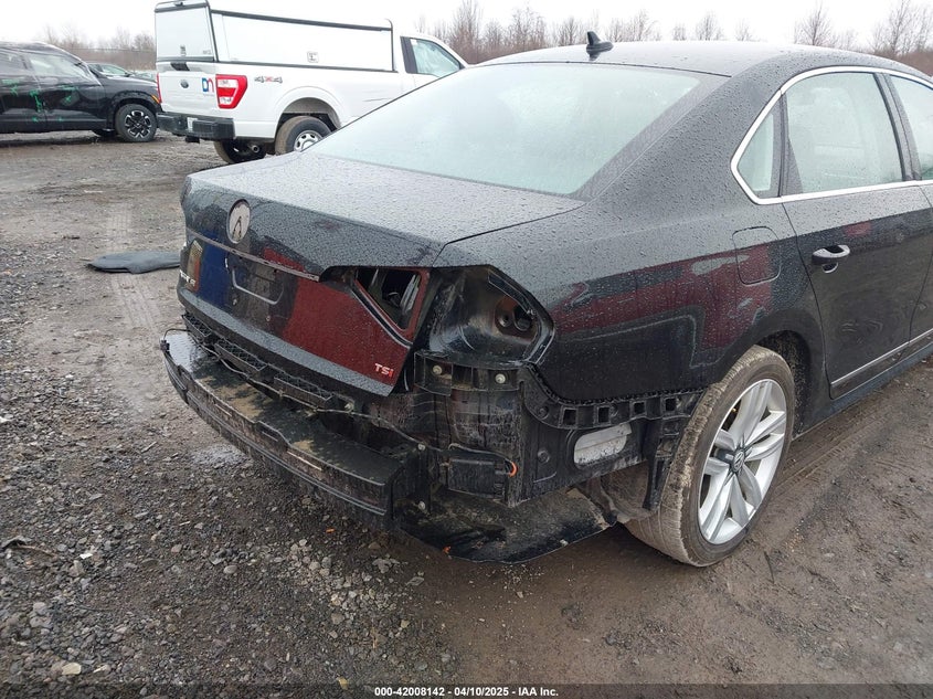 2017 VOLKSWAGEN PASSAT VIN: 1VWGT7A30HC031442