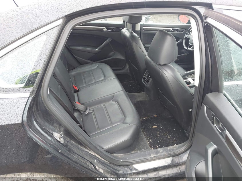 2017 VOLKSWAGEN PASSAT VIN: 1VWGT7A30HC031442