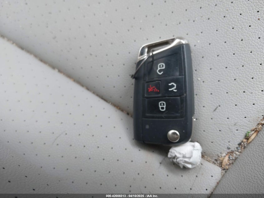 2019 VOLKSWAGEN TIGUAN VIN: 3VV2B7AX8KM180854
