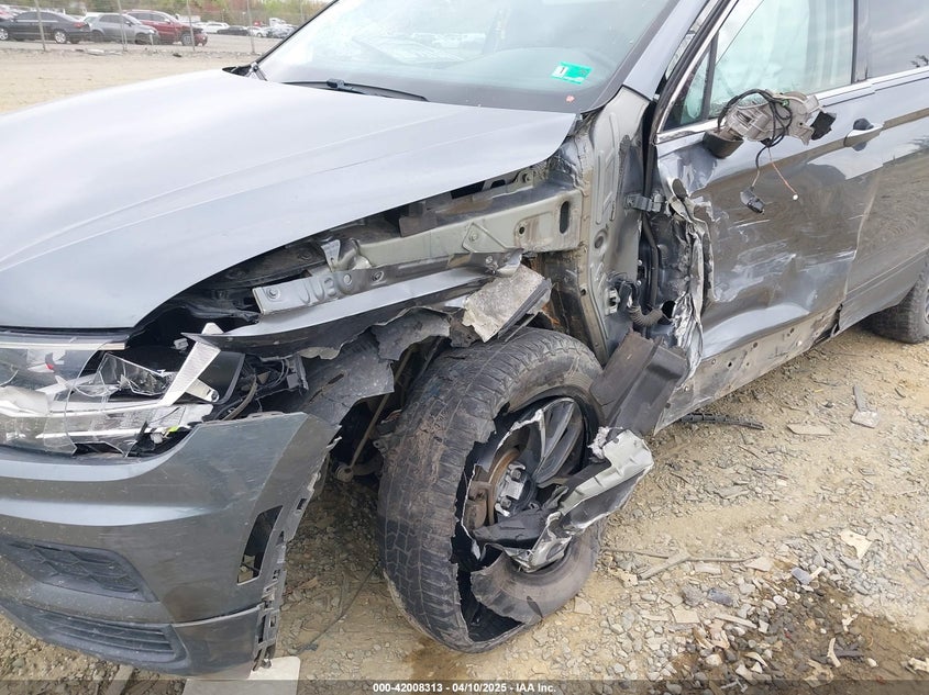 2019 VOLKSWAGEN TIGUAN VIN: 3VV2B7AX8KM180854
