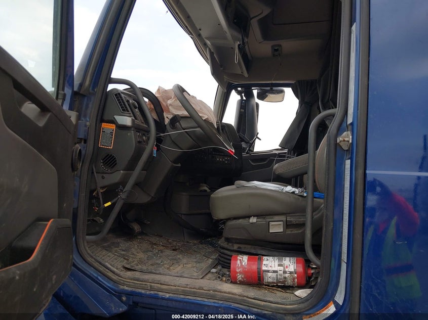 2024 Volvo Vnl VIN: 4V4NC9EH0RN637457 Lot: 42009212