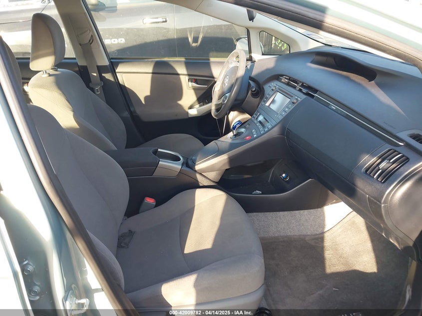 2014 TOYOTA PRIUS VIN: JTDKN3DUXE1825179