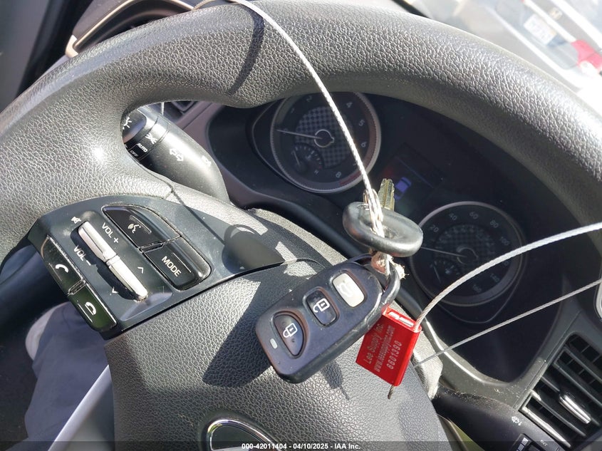 2019 HYUNDAI ELANTRA VIN: KMHD84LF5KU752284