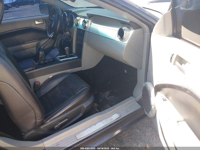 2007 FORD MUSTANG VIN: 1ZVFT82H575237242