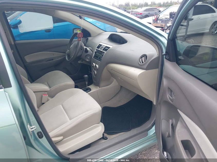 2010 TOYOTA YARIS VIN: JTDBT4K32A4070723