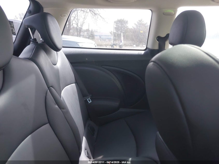 2013 MINI HARDTOP VIN: WMWSU3C54DT684526
