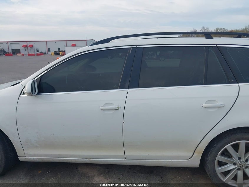 2014 VOLKSWAGEN JETTA SPORTWAGEN 2.0L TDI - 3VWPL7AJ7EM617385