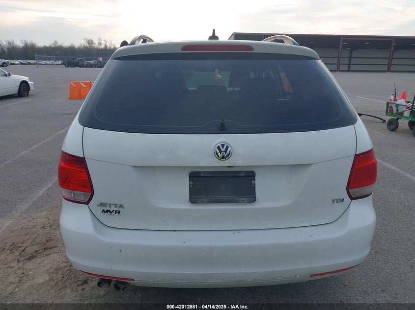 2014 VOLKSWAGEN JETTA SPORTWAGEN 2.0L TDI - 3VWPL7AJ7EM617385
