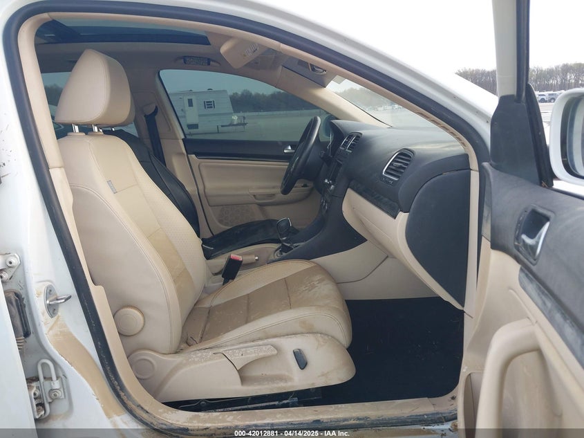 2014 VOLKSWAGEN JETTA SPORTWAGEN 2.0L TDI - 3VWPL7AJ7EM617385