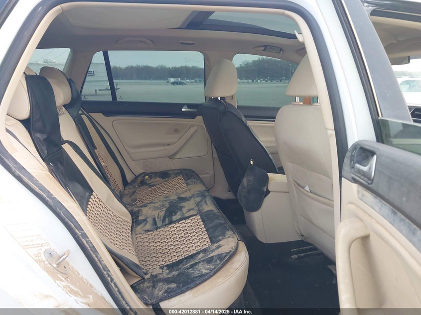 2014 VOLKSWAGEN JETTA SPORTWAGEN 2.0L TDI - 3VWPL7AJ7EM617385