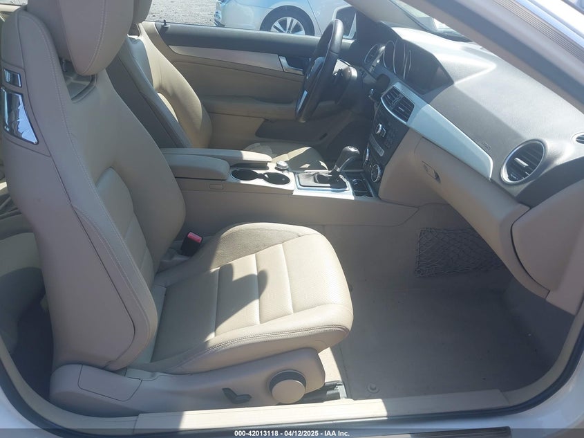2013 MERCEDES-BENZ C 250 VIN: WDDGJ4HB1DG052880