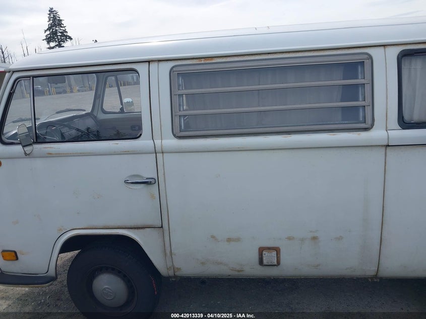 1972 Volkswagen Bus VIN: 2322008714 Lot: 42013339