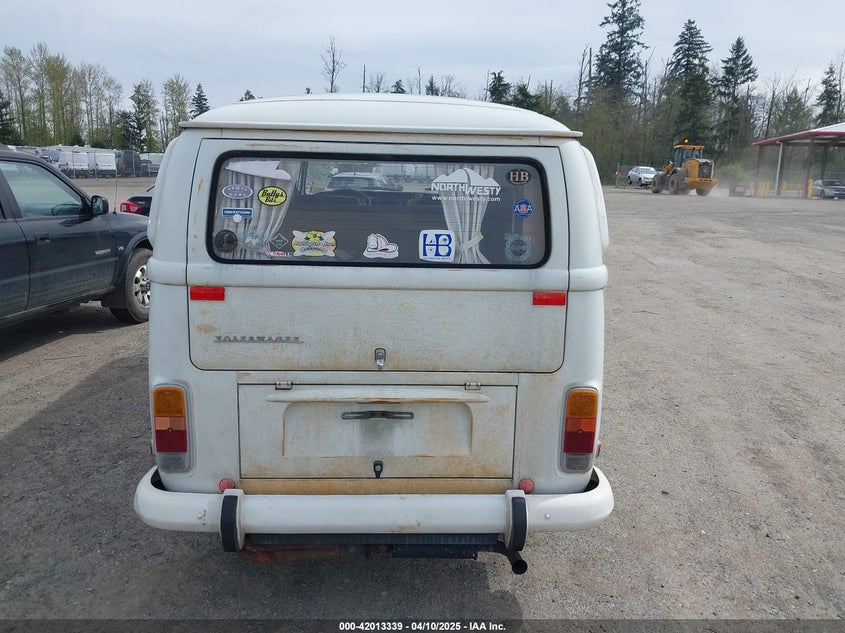 1972 Volkswagen Bus VIN: 2322008714 Lot: 42013339