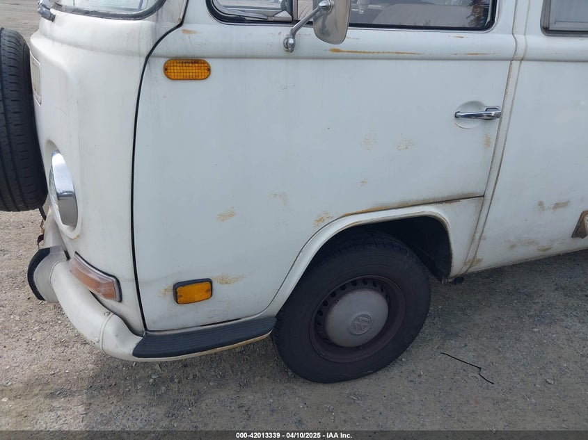 1972 Volkswagen Bus VIN: 2322008714 Lot: 42013339