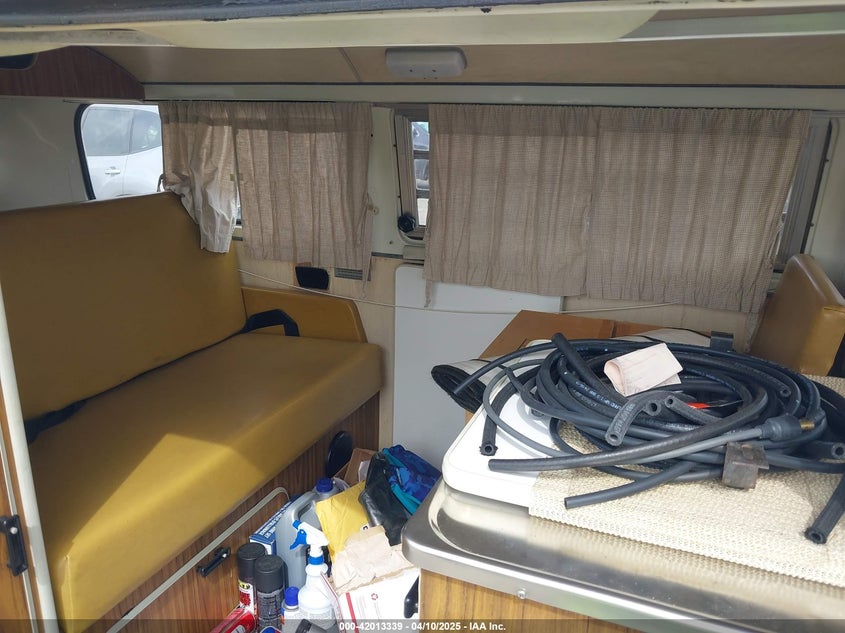 1972 Volkswagen Bus VIN: 2322008714 Lot: 42013339