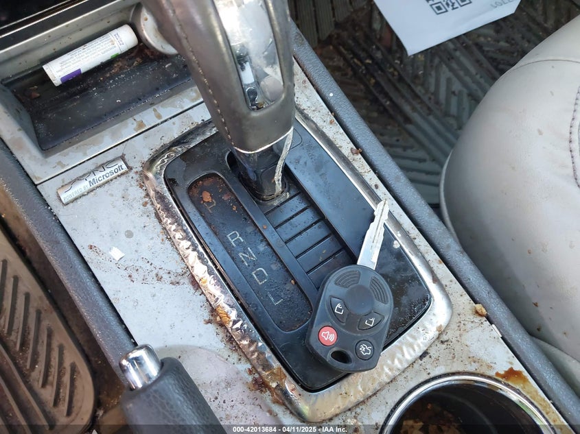 2011 FORD FUSION VIN: 3FADP0L30BR196906