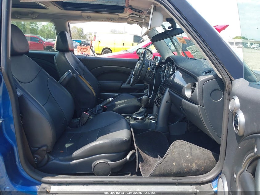 2006 MINI COOPER VIN: WMWRC33596TJ75357