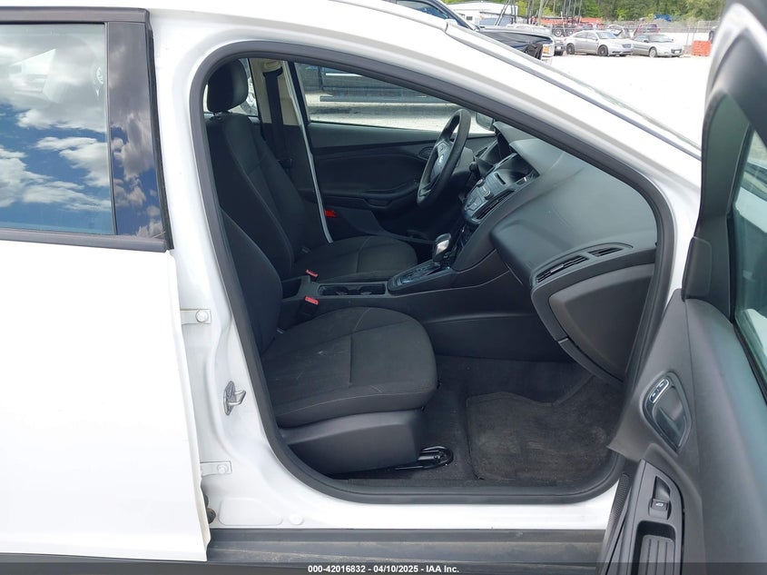 2016 FORD FOCUS VIN: 1FADP3E2XGL325648