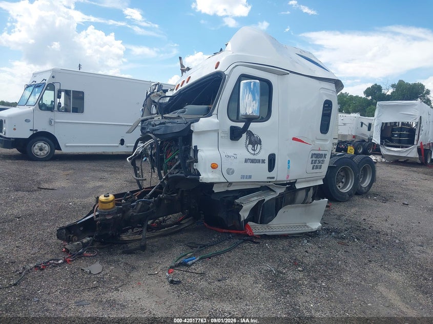2019 FREIGHTLINER CASCADIA 125 auction photo 2