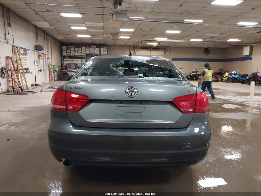 2015 VOLKSWAGEN PASSAT VIN: 1VWAT7A39FC040496