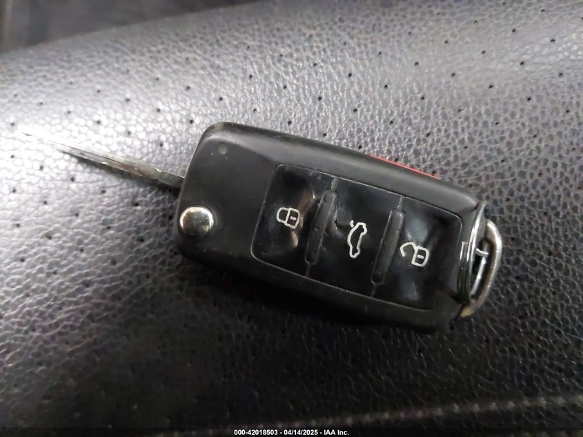 2015 VOLKSWAGEN PASSAT VIN: 1VWAT7A39FC040496