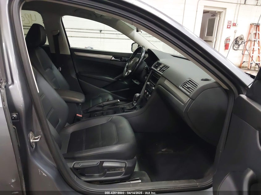 2015 VOLKSWAGEN PASSAT VIN: 1VWAT7A39FC040496