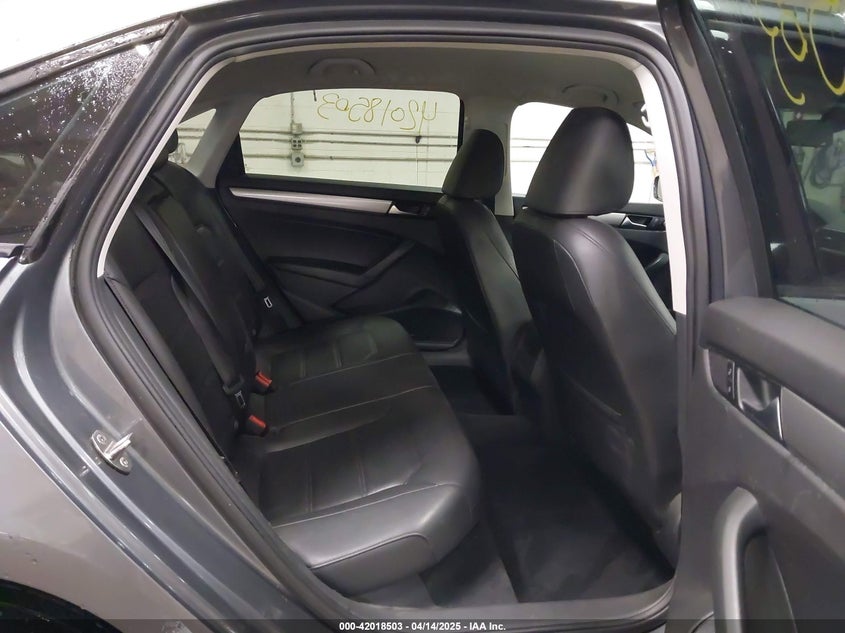 2015 VOLKSWAGEN PASSAT VIN: 1VWAT7A39FC040496