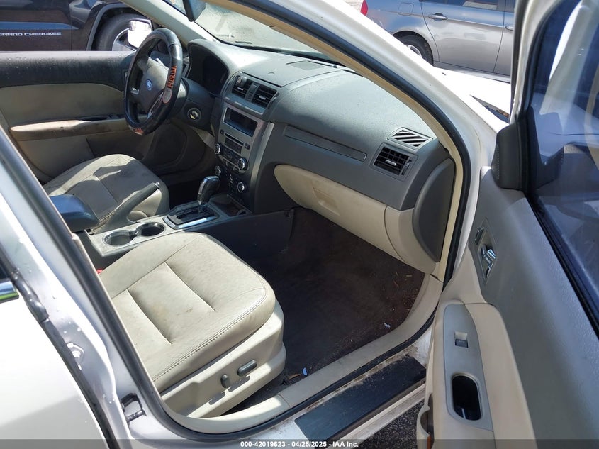 2011 FORD FUSION VIN: 3FAHP0JAXBR124596