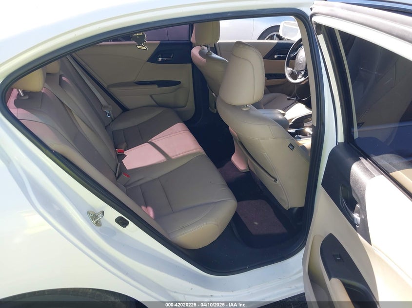 2015 HONDA ACCORD HYBRID VIN: 1HGCR6F70FA003768
