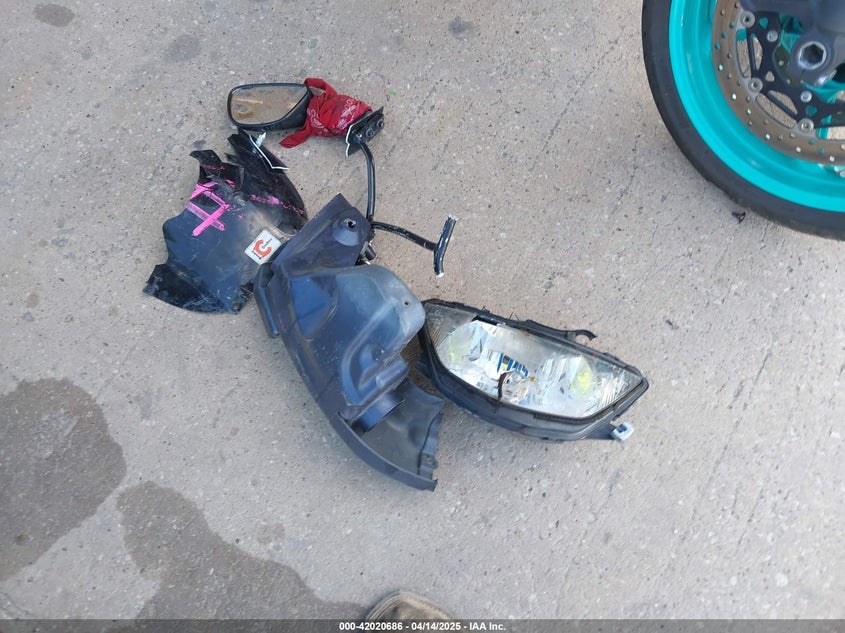 1999 Kawasaki Zx600 G VIN: JKAZX4G14XA035714 Lot: 42020686