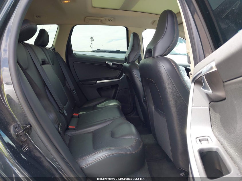 2010 VOLVO XC60 VIN: YV4992DZ8A2120326
