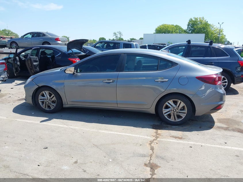 2019 HYUNDAI ELANTRA VIN: 5NPD84LF9KH471782
