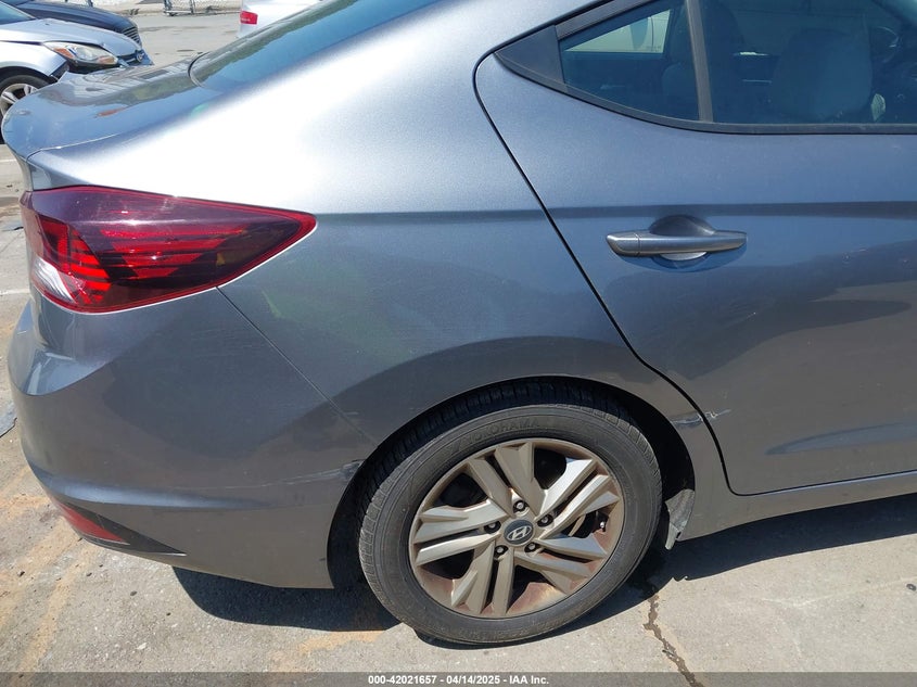 2019 HYUNDAI ELANTRA VIN: 5NPD84LF9KH471782