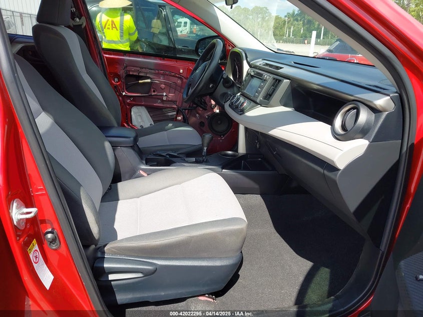 2014 TOYOTA RAV4 LE - JTMZFREV4EJ005203