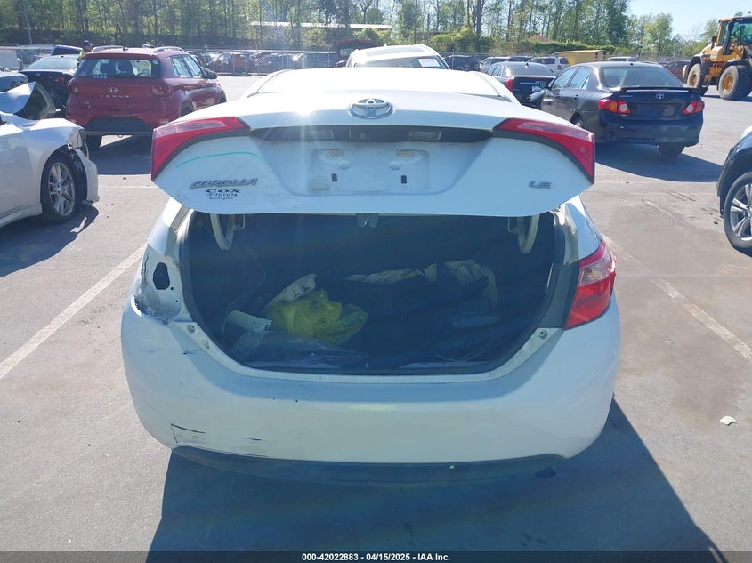2018 TOYOTA COROLLA LE - 5YFBURHE2JP740285