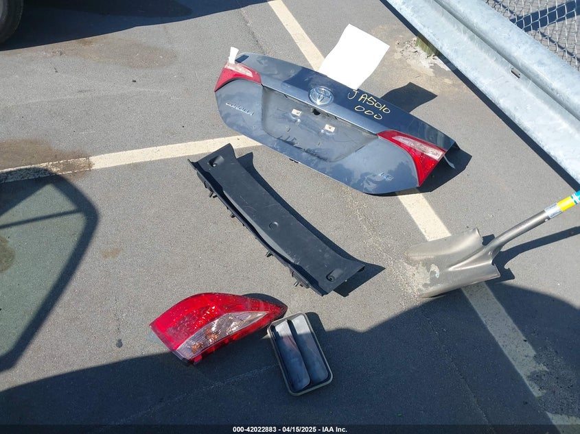 2018 TOYOTA COROLLA LE - 5YFBURHE2JP740285