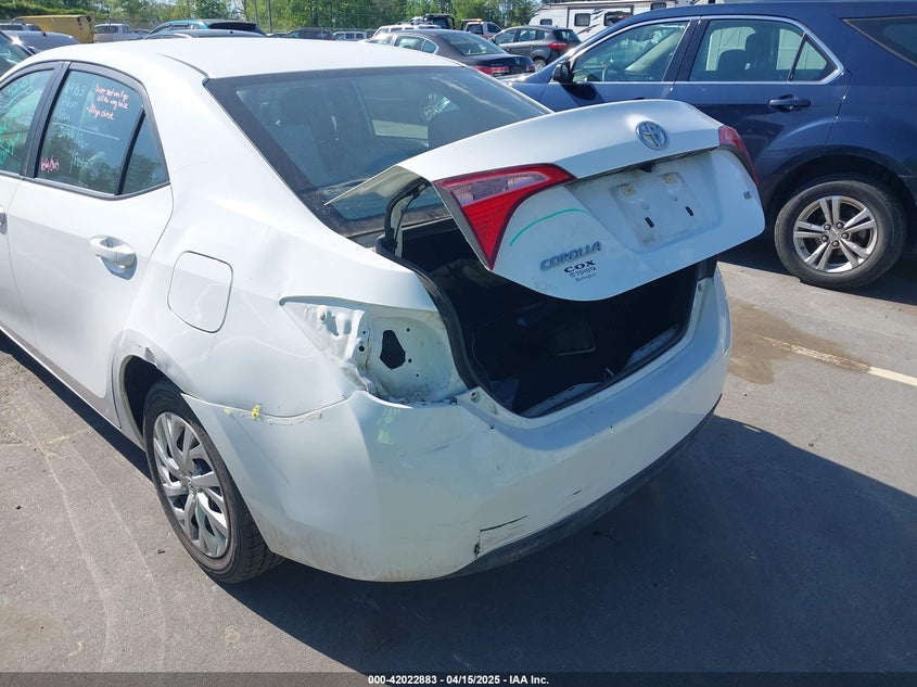 2018 TOYOTA COROLLA LE - 5YFBURHE2JP740285