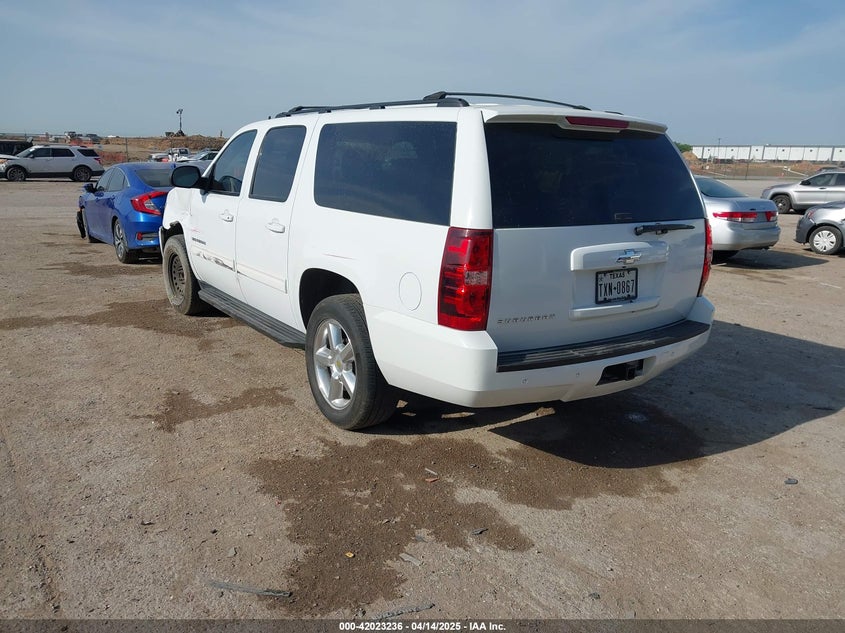 2011 CHEVROLET SUBURBAN VIN: 1GNSCJE02BR160367