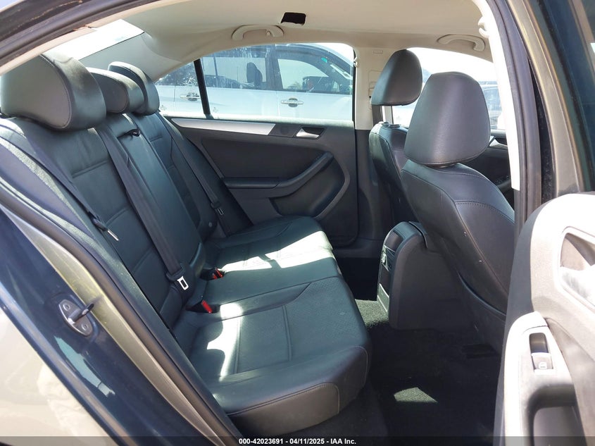 2013 VOLKSWAGEN JETTA 2.5L SE - 3VWDP7AJ8DM384221
