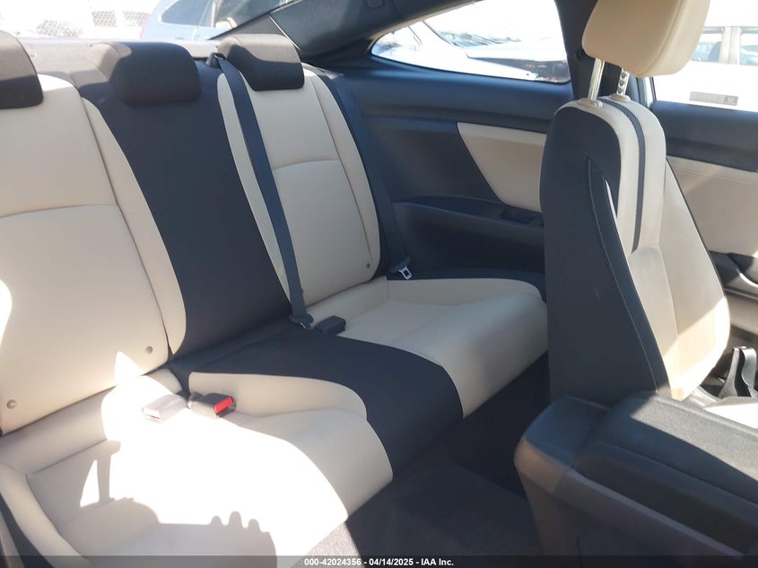 2018 HONDA CIVIC VIN: 2HGFC3B32JH354191