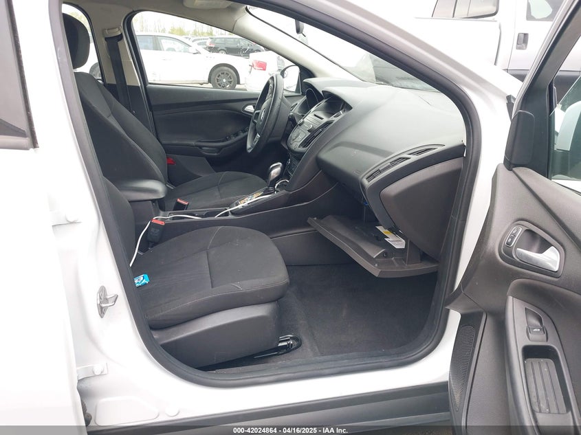 2015 FORD FOCUS SE - 1FADP3K21FL250003