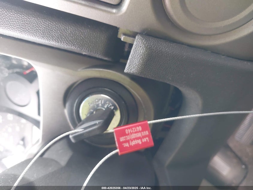 2004 Nissan Titan Le VIN: 1N6AA07A24N561998 Lot: 42025356