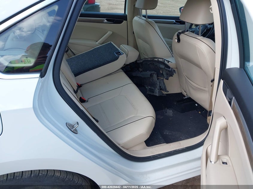 2018 VOLKSWAGEN PASSAT VIN: 1VWBA7A38JC048169