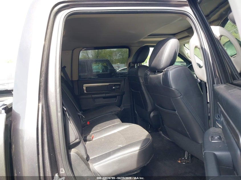 2017 RAM 1500 VIN: 1C6RR7MT3HS670157