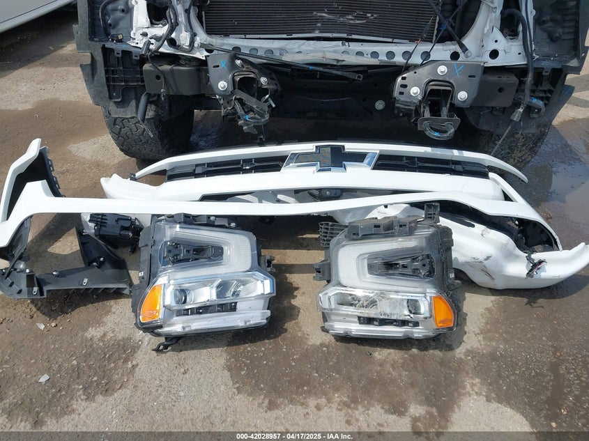 2023 CHEVROLET SILVERADO 1500 4WD  SHORT BED RST - 2GCUDEED6P1124688